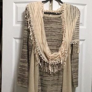 Long sleeve Karnaghan, tan laced Brown vera gated lightweight sweater.